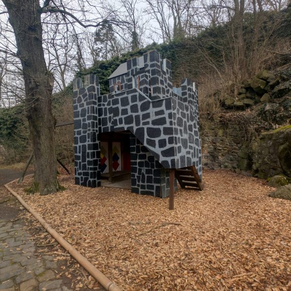 Spielplatz Burg Staufenberg Kreis Giessen